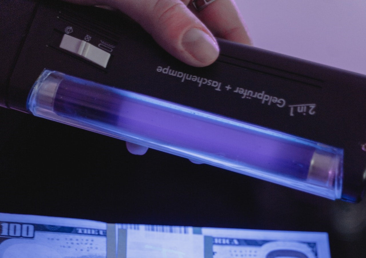 Ultraviolet Sterilizing Lights PhoneSoap