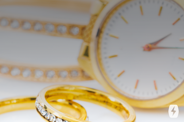 How to Safely Clean Gold