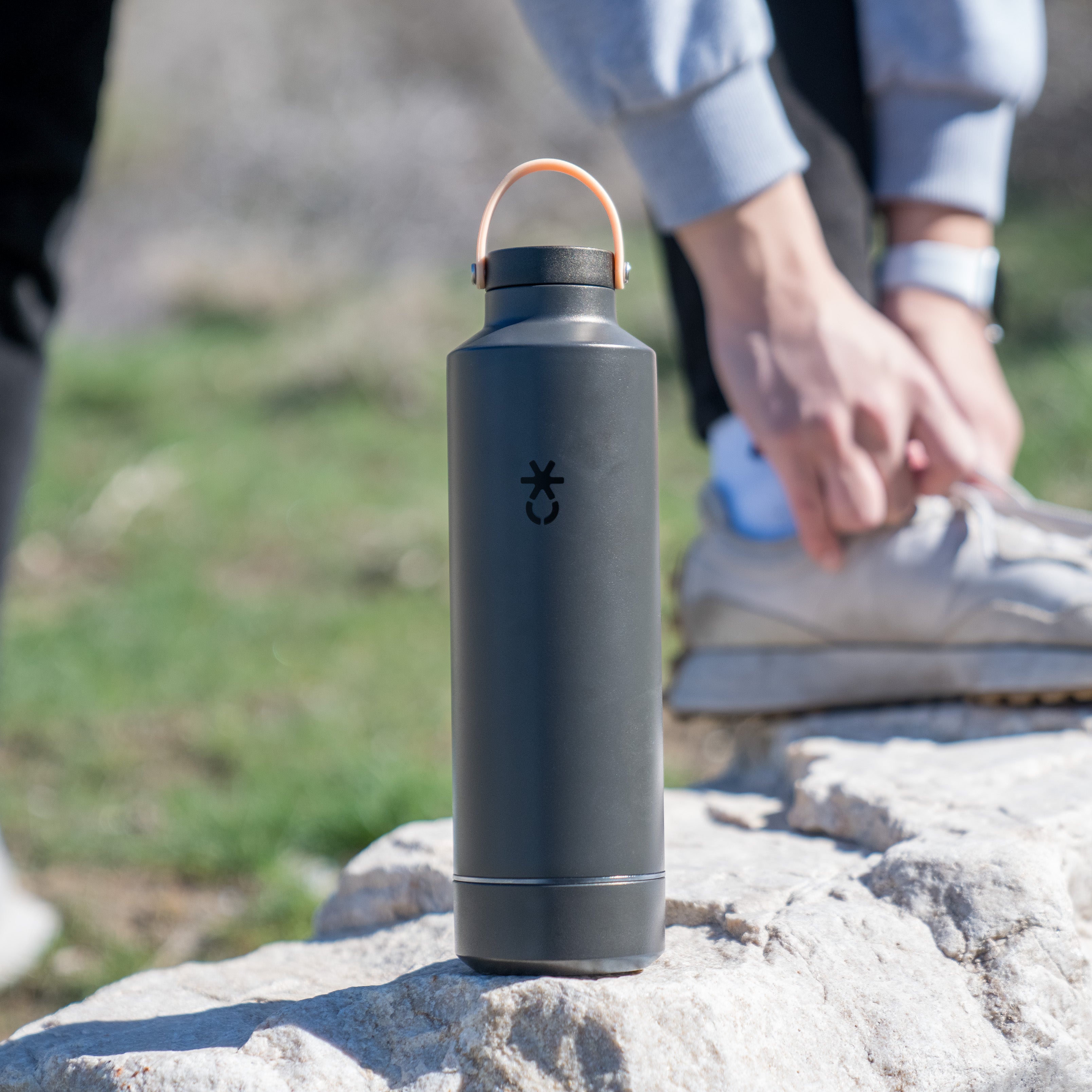 Luma Bottle: A self-cleaning water bottle with UV-C