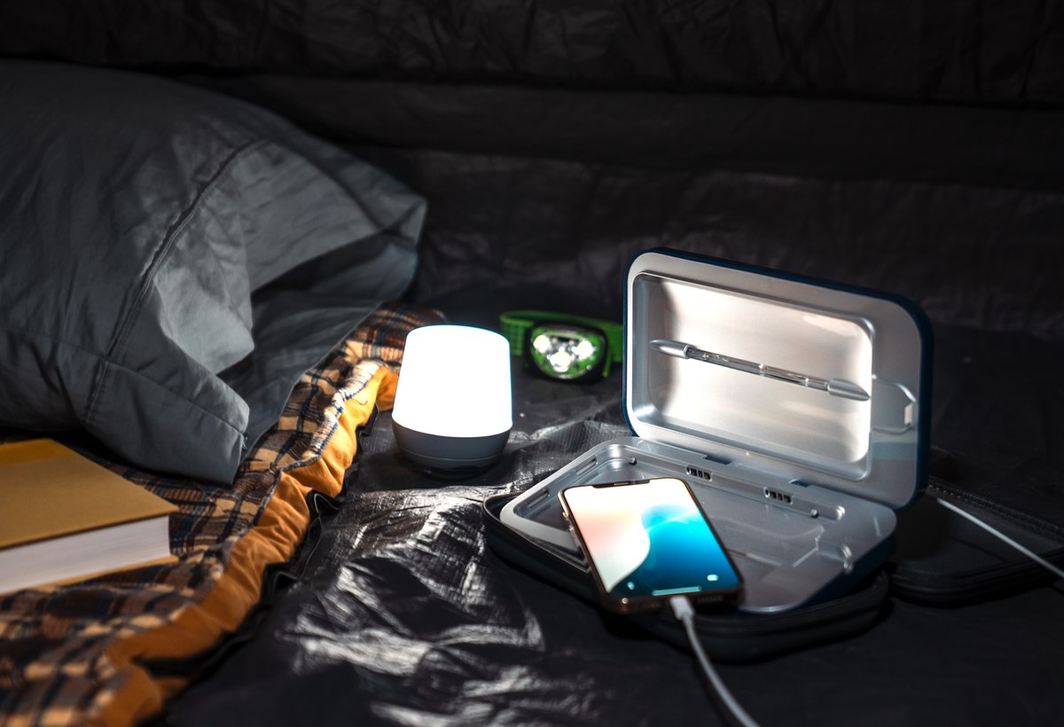 PhoneSoap Go USB-A and USB-C ports working as a power bank